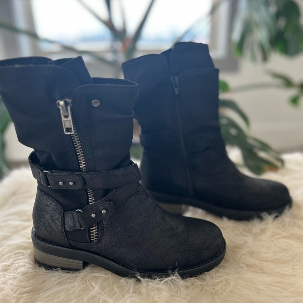 Girls Black Winter Boots size 5.5 kids like new